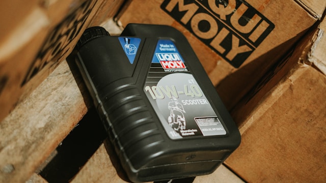 Motorcycle engine oil bottle